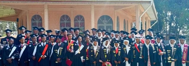 የግቢ ጉባኤ አባል (CGPA) 4.00 ነጥብ በማምጣት የዓመቱ የዋንጫ እና የወርቅ ሜዳሊያ ተሸላሚ ሆነ።